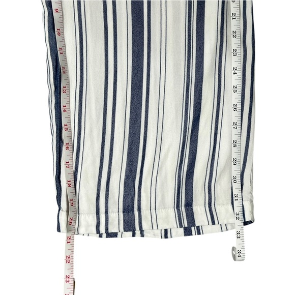 LC Lauren Conrad Blue and White Striped Capris - Picture 7 of 9